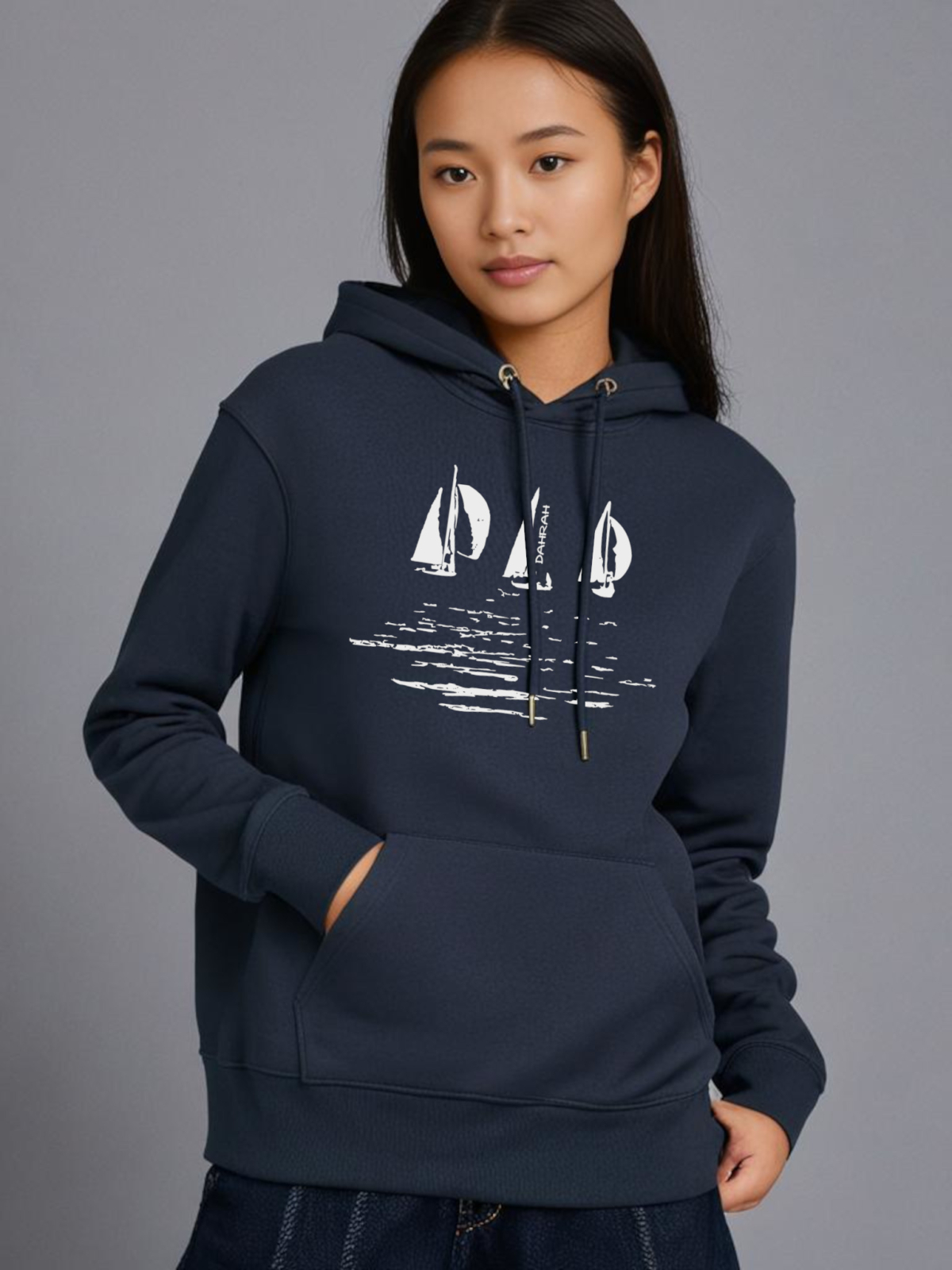 Dahrah Darah High quality hoodie with print of sailboats.