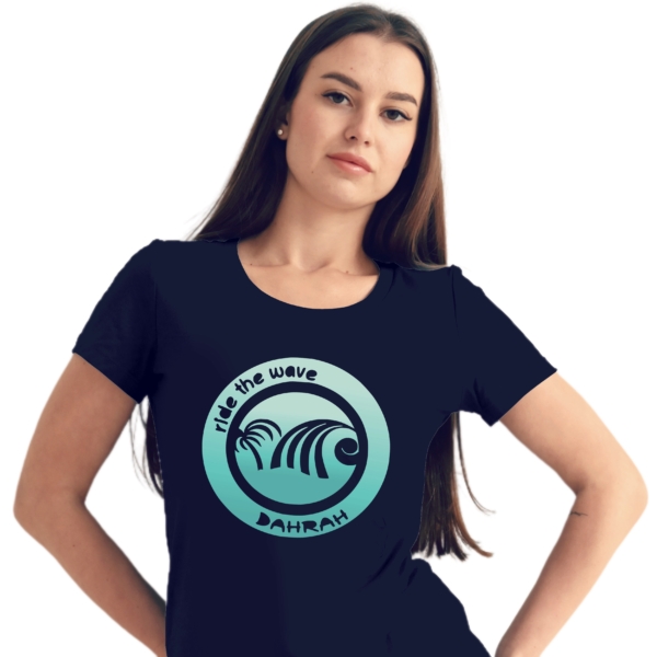 Dahrah Darah lady organic cotton T-shirt with print of a blue wave and palm.