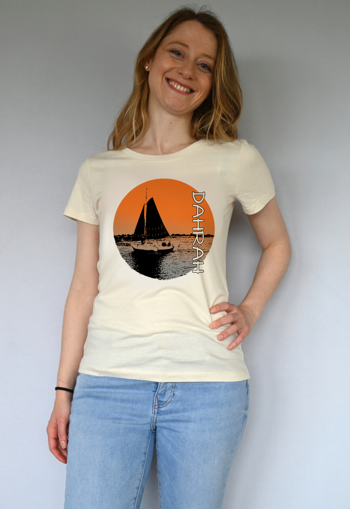 Dahrah Darah organic cotton T-shirt with print of a sailboat.