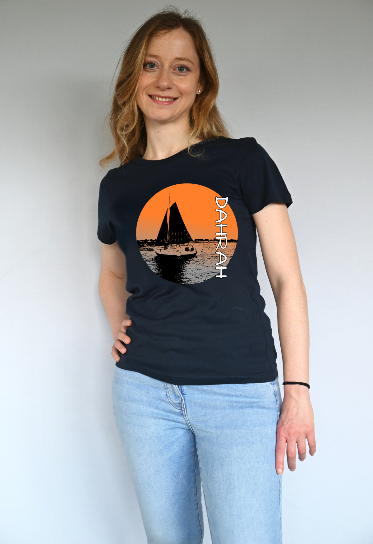 Dahrah Darah organic cotton T-shirt with print of a sailboat.