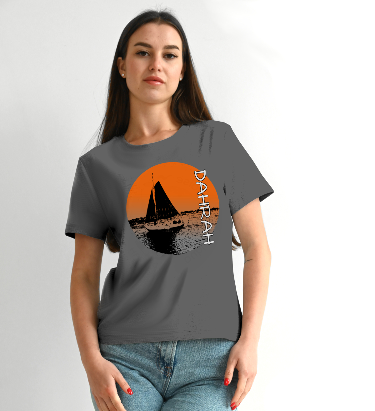 Dahrah Darah organic cotton T-shirt with print of a sailboat.